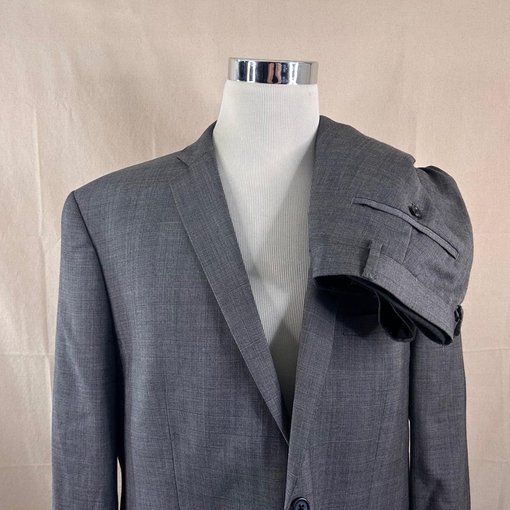 Joseph Abboud 46R Suit 38x30 100% Wool Gray Plaid Two Button Double Vented